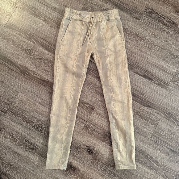 Bevy Flog Shely Hidden Sand Cobra New